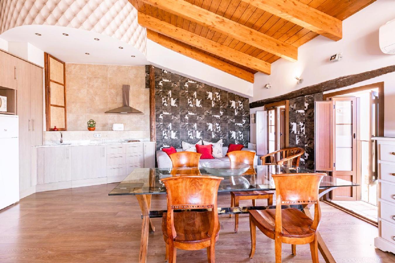 Apartamentos Vino Tinto Y Restaurante Tomate Rosa Адауэска Экстерьер фото