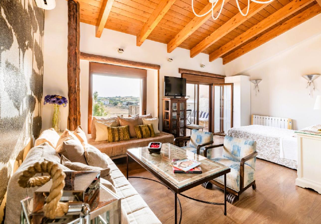 Apartamentos Vino Tinto Y Restaurante Tomate Rosa Адауэска Экстерьер фото